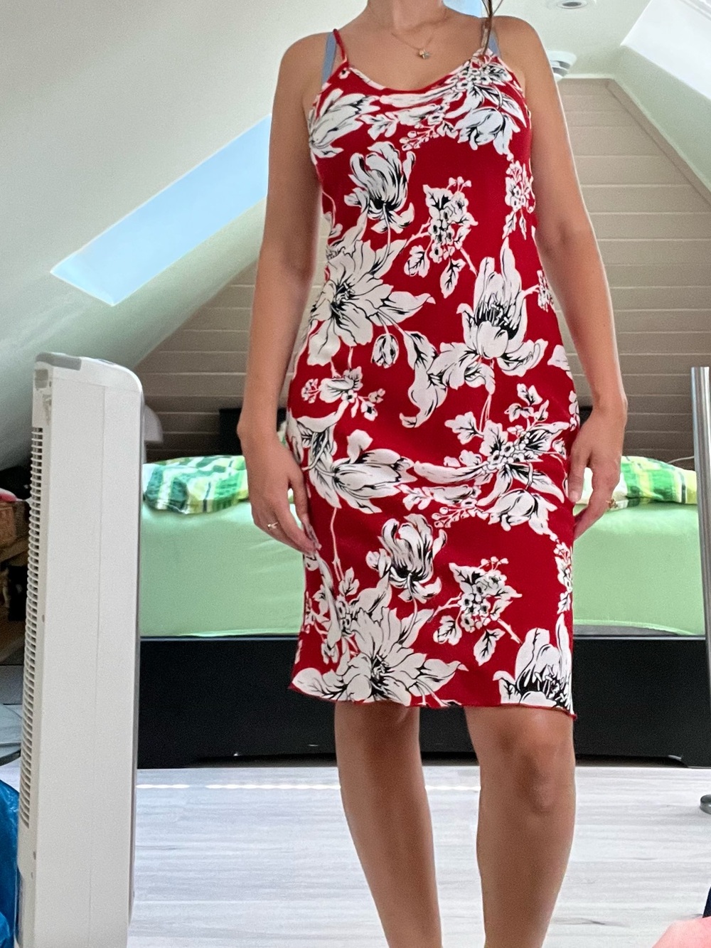 Red 90s Hawaiian slip